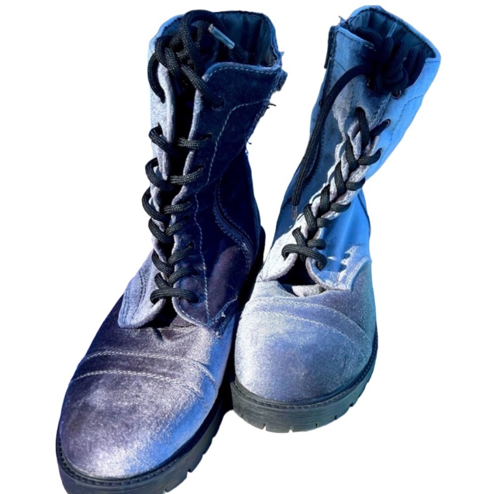 𝅺Steve Madden Silver Velour combat boots